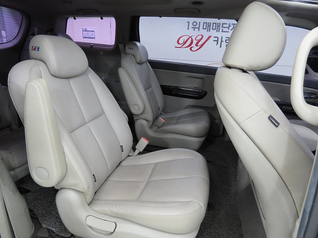 KIA Carnival - Vista 6
