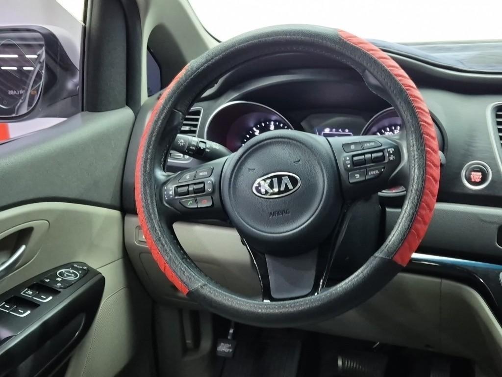 KIA Carnival - Vista 9