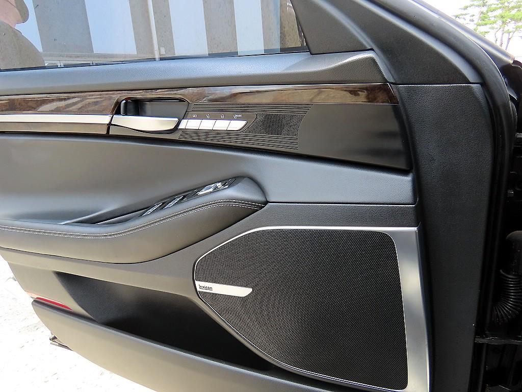 Genesis G90 - Vista 12