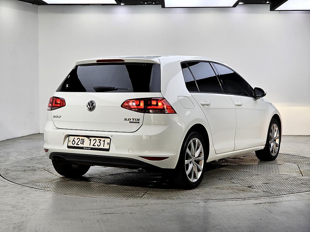 Volkswagen Golf - Vista 4