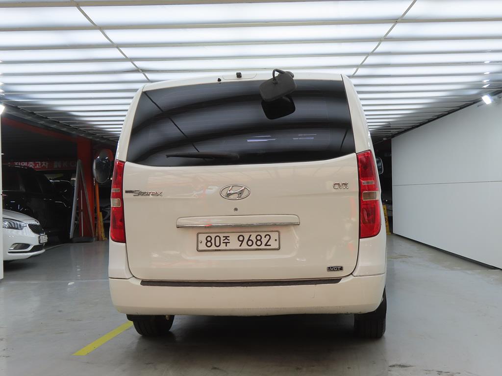 HYUNDAI Starex - Vista 3