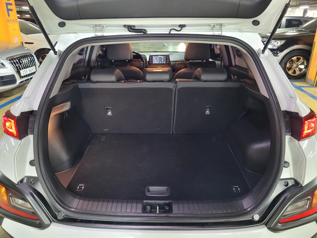 HYUNDAI Kona - Vista 9