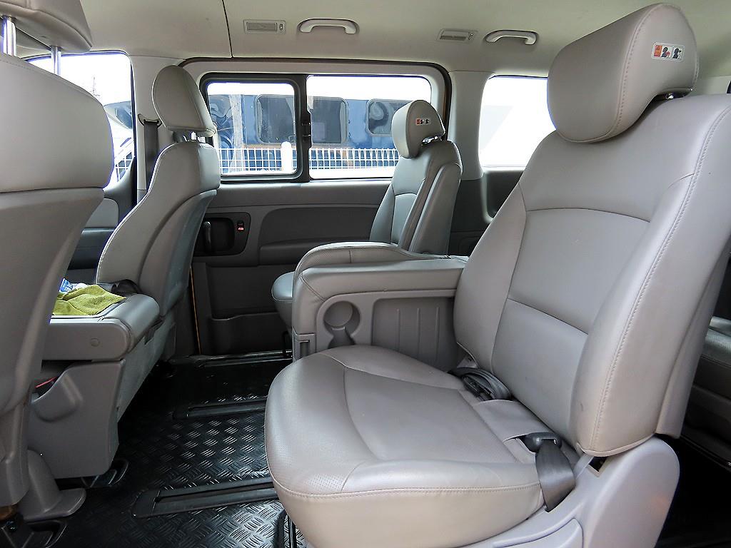 HYUNDAI Starex - Vista 6