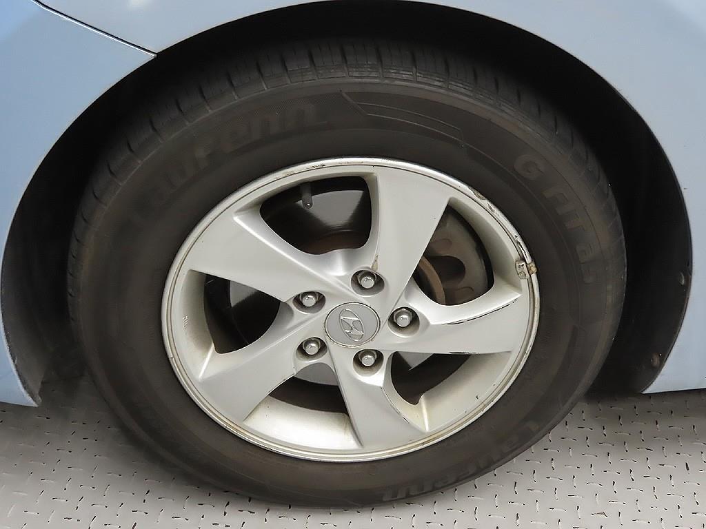 HYUNDAI Avante - Vista 9