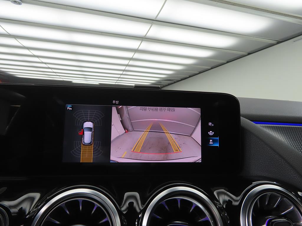 Mercedes Benz GLA Class - Vista 12