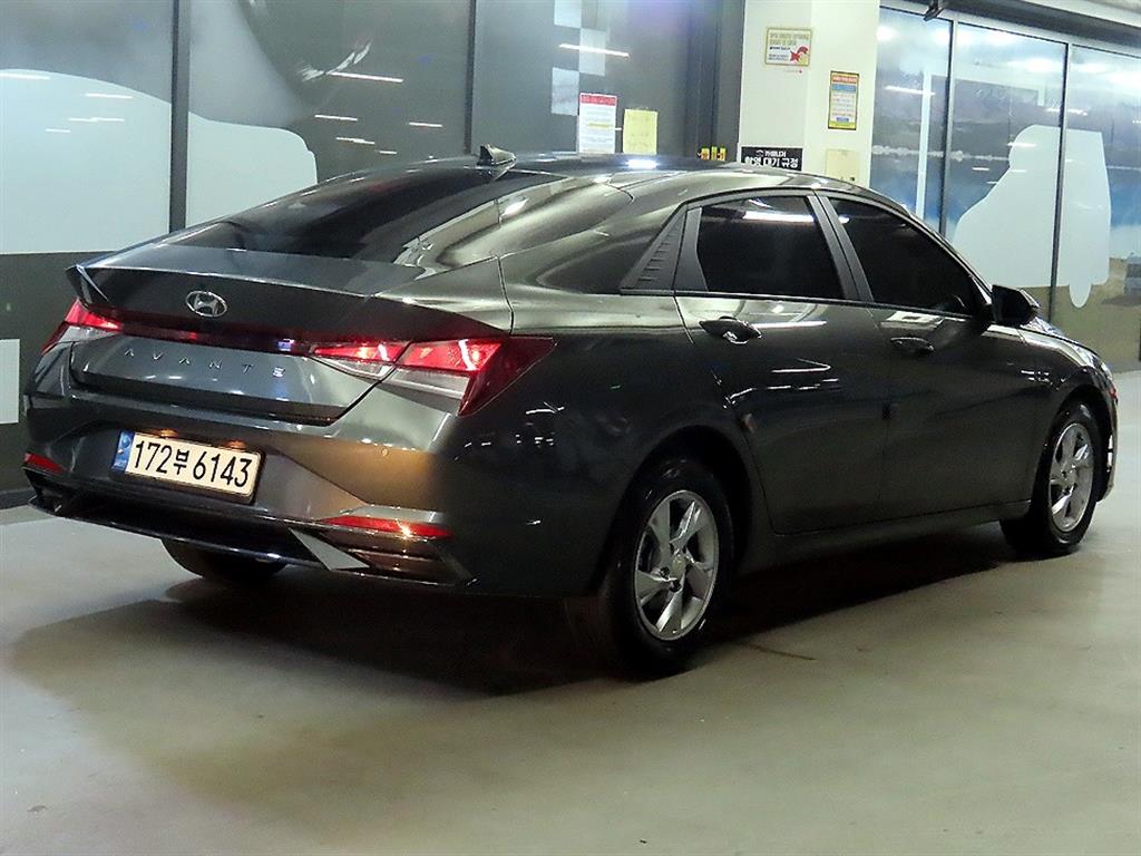 HYUNDAI Avante - Vista 4