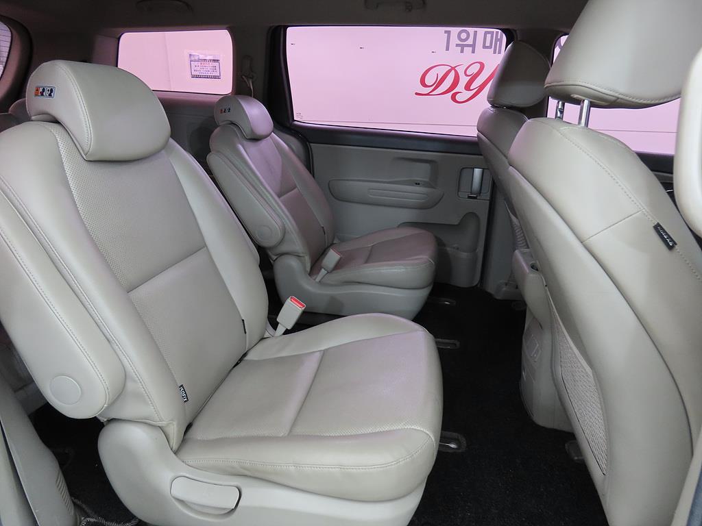 KIA Carnival - Vista 6