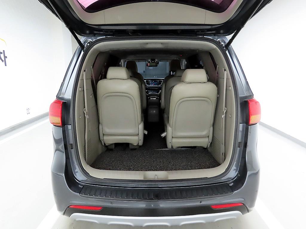 KIA Carnival - Vista 5