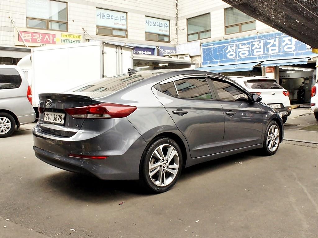 HYUNDAI Avante - Vista 7