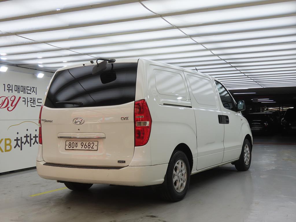 HYUNDAI Starex - Vista 4