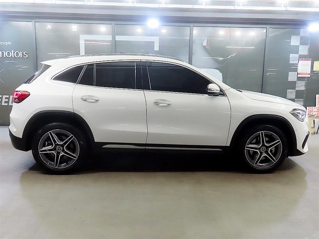 Mercedes Benz GLA Class - Vista 3
