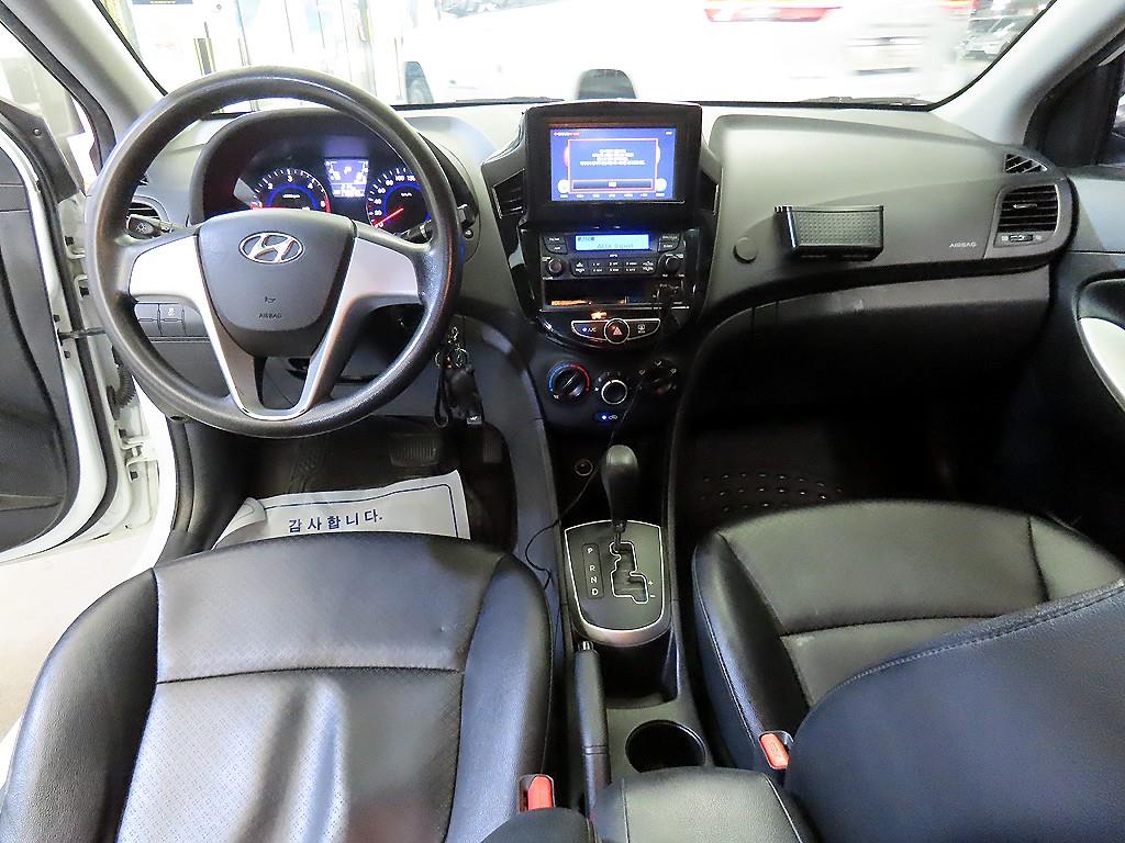 HYUNDAI Accent - Vista 10