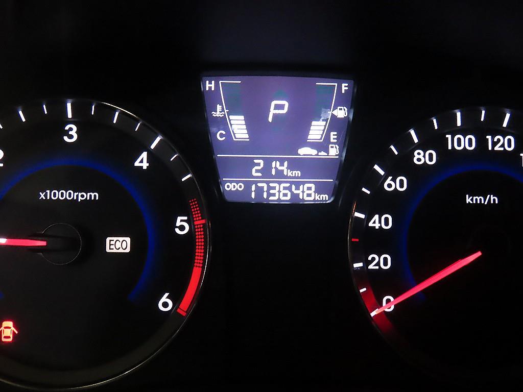 HYUNDAI Accent - Vista 9