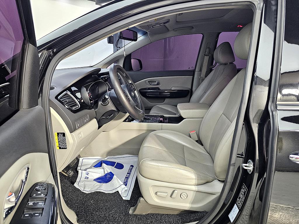 KIA Carnival - Vista 8