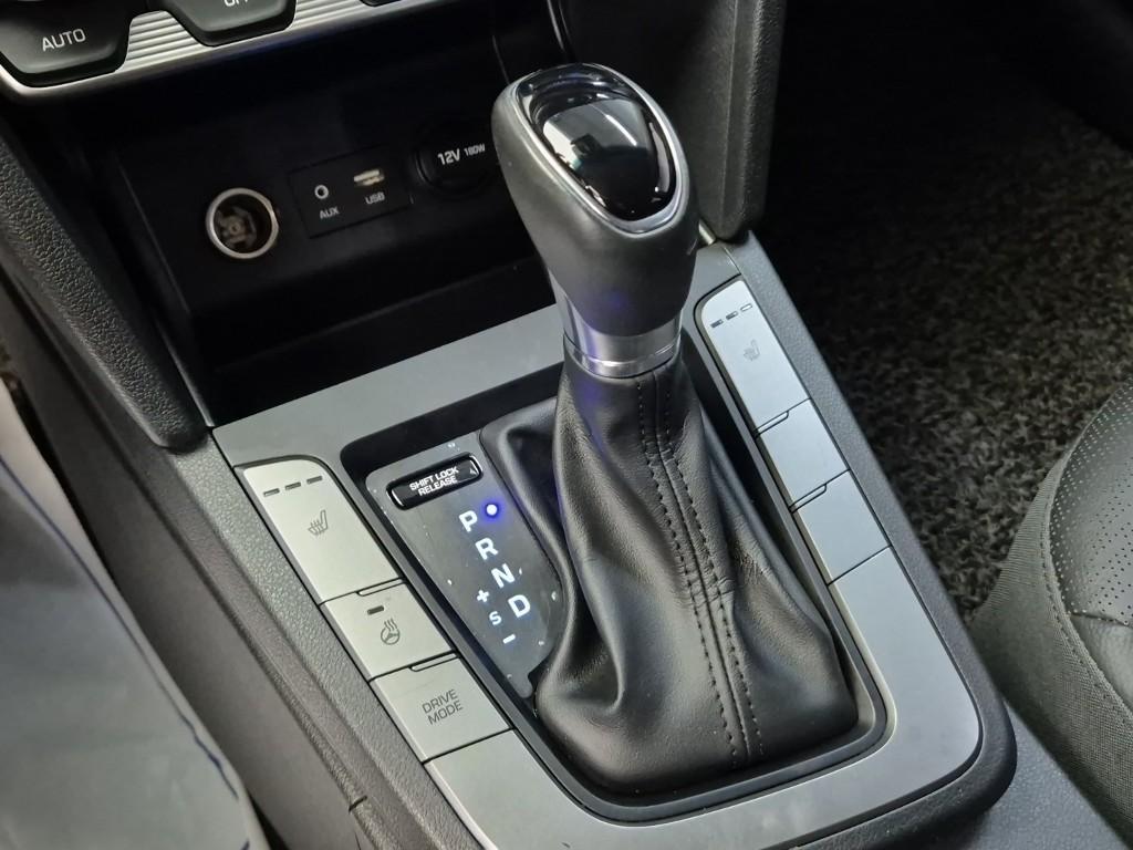 HYUNDAI Avante - Vista 10