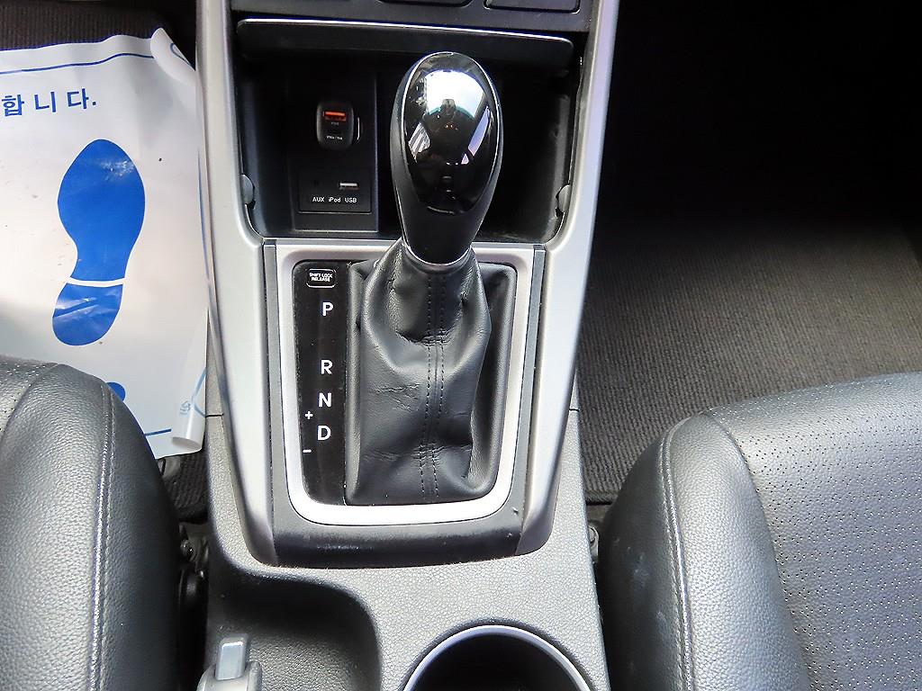 HYUNDAI Avante - Vista 10