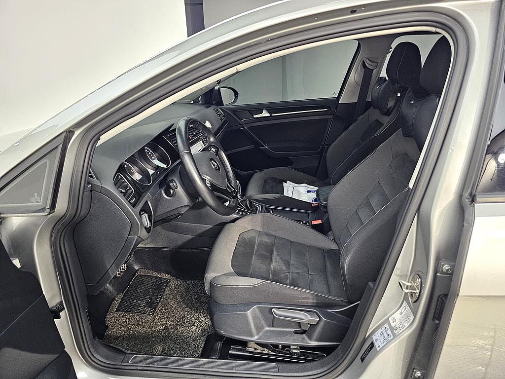 Volkswagen Golf - Vista 8