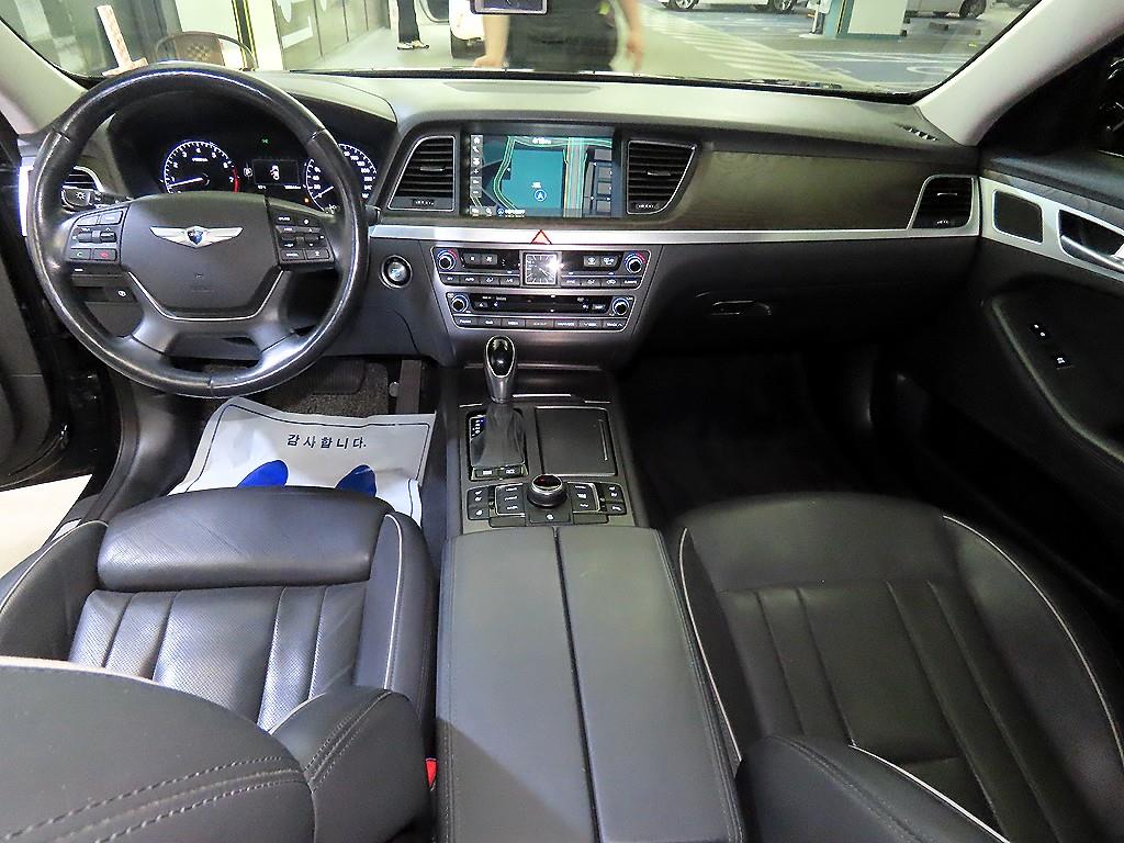 HYUNDAI Genesis - Vista 10