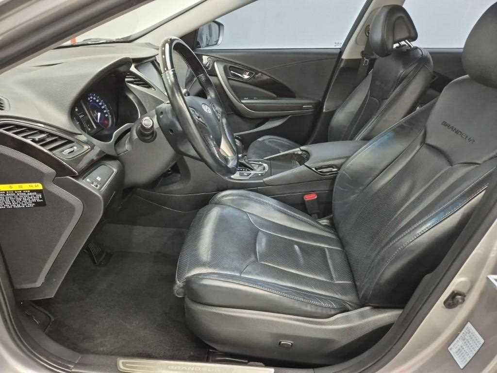 HYUNDAI Grandeur - Vista 11