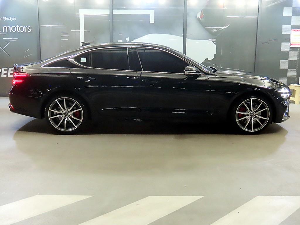 Genesis G70 - Vista 3