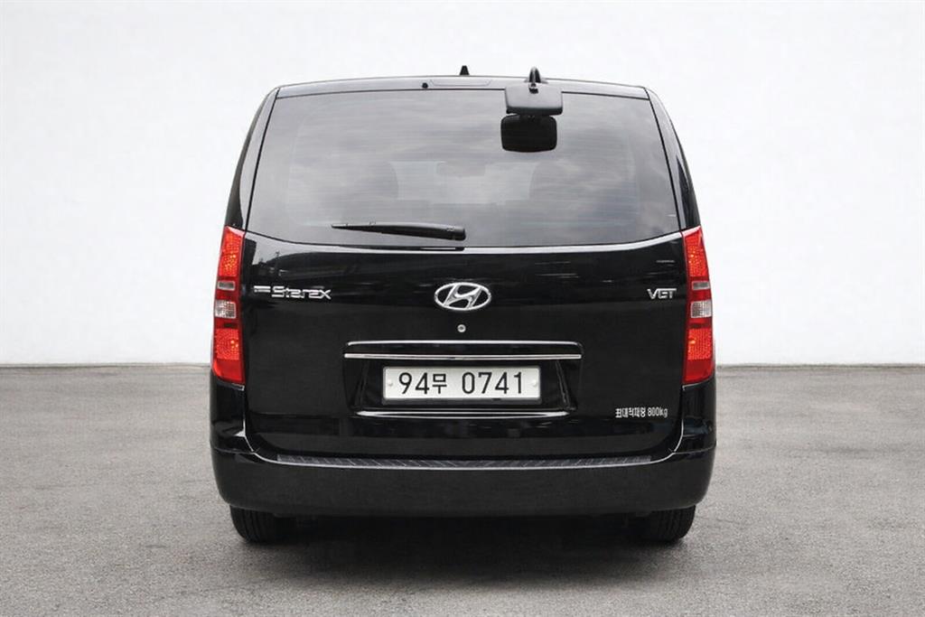 HYUNDAI Starex - Vista 3