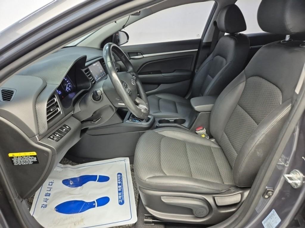 HYUNDAI Avante - Vista 11
