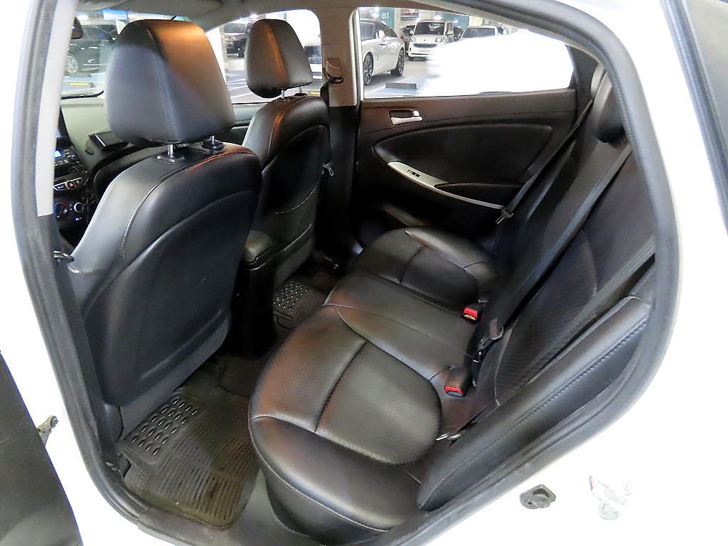 HYUNDAI Accent - Vista 7