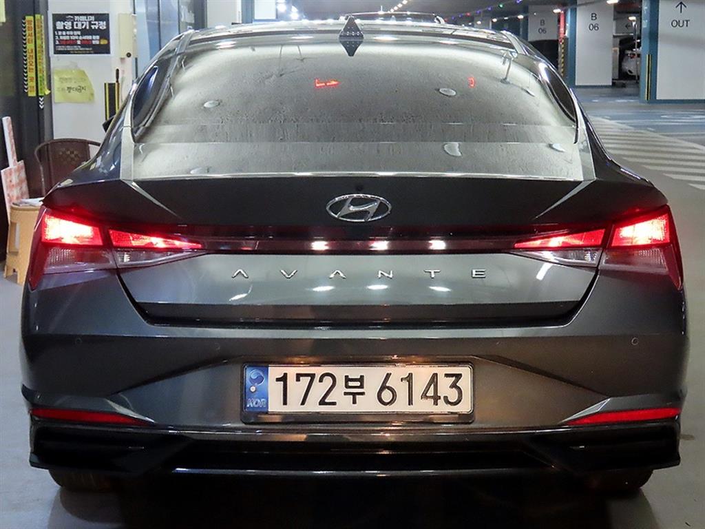 HYUNDAI Avante - Vista 5