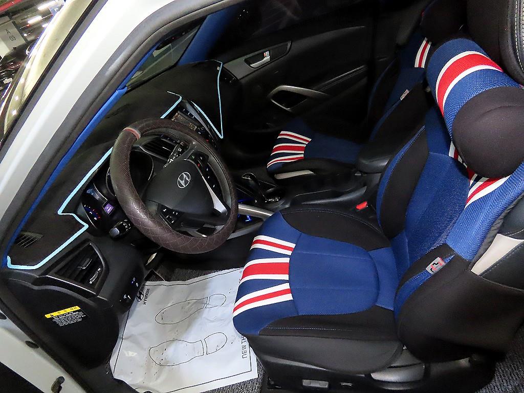 HYUNDAI Veloster - Vista 6