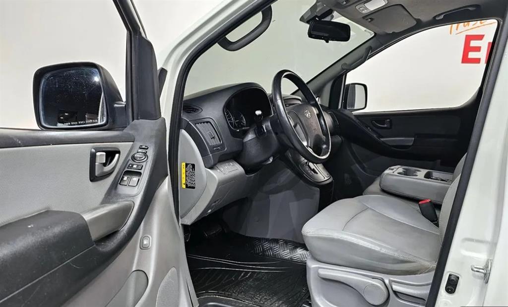 HYUNDAI Starex - Vista 9