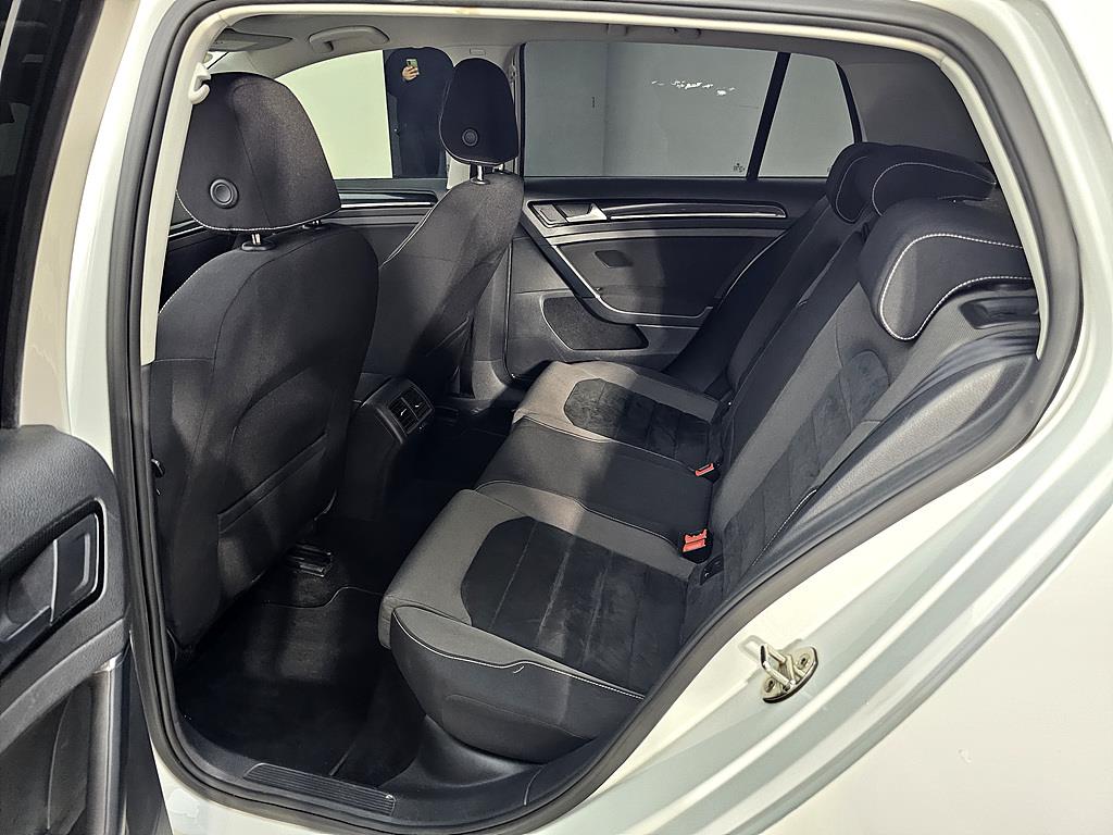 Volkswagen Golf - Vista 9