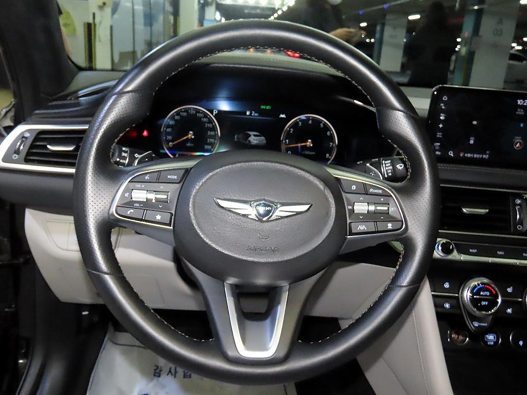 Genesis G70 - Vista 8