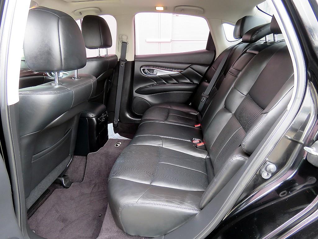 Infiniti M - Vista 6