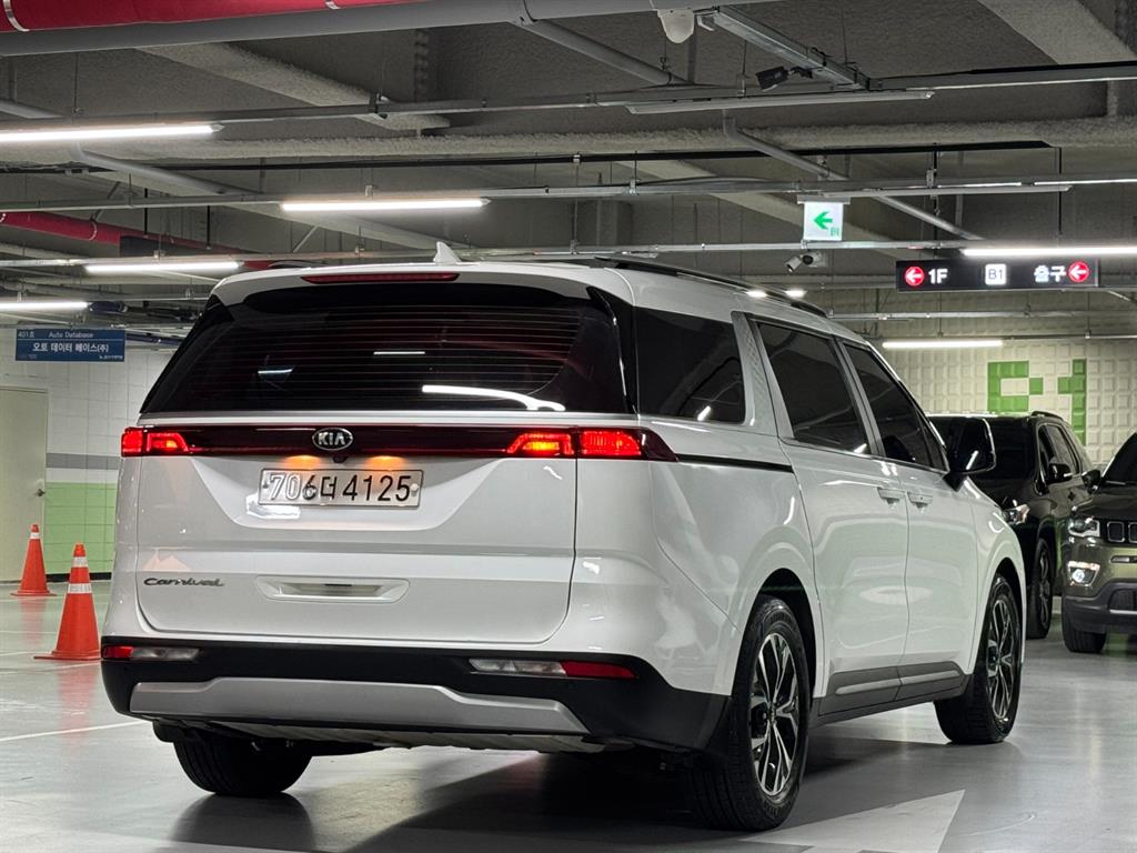 KIA Carnival - Vista 3