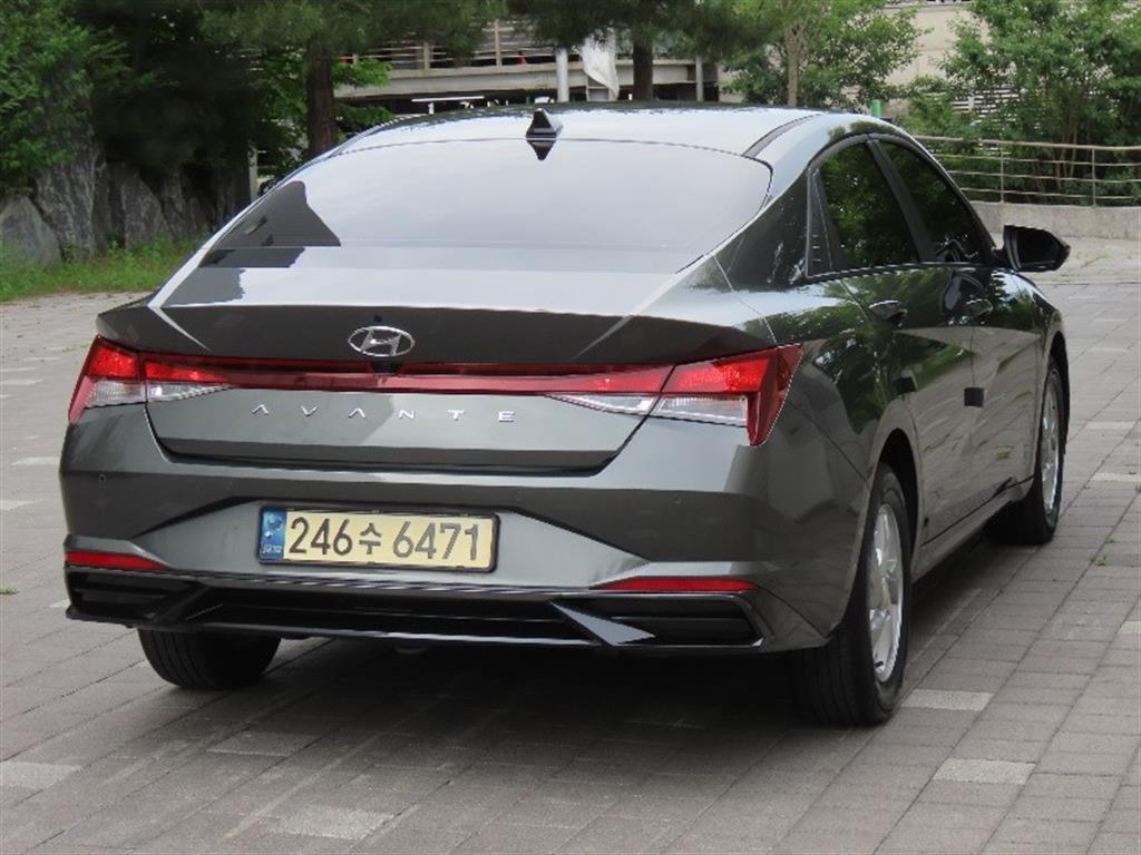 HYUNDAI Avante - Vista 5