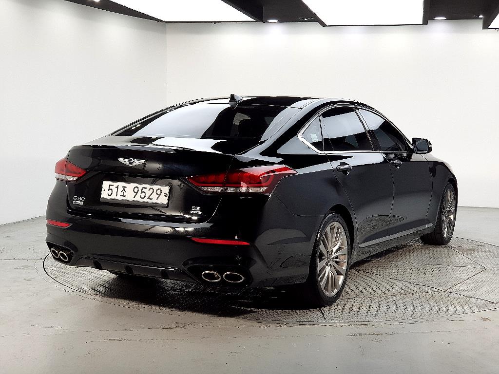HYUNDAI Genesis - Vista 4