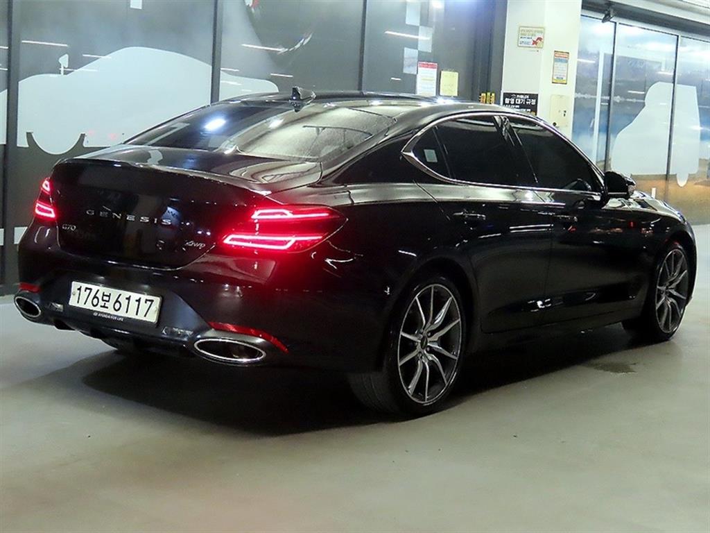 Genesis G70 - Vista 4