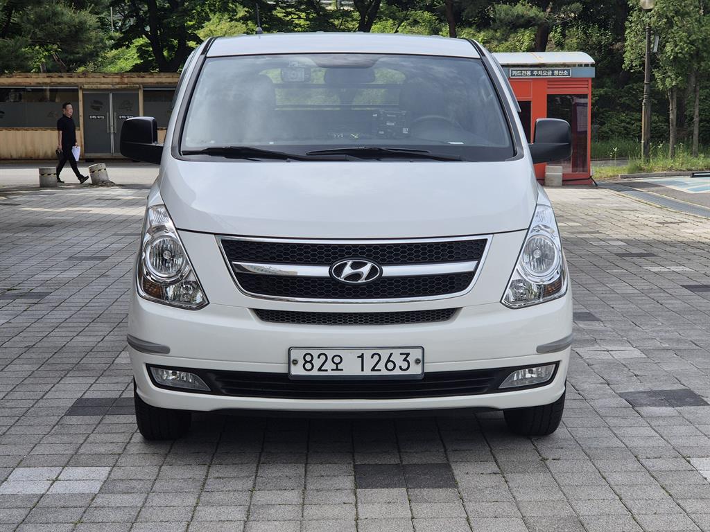 HYUNDAI Starex - Vista 2