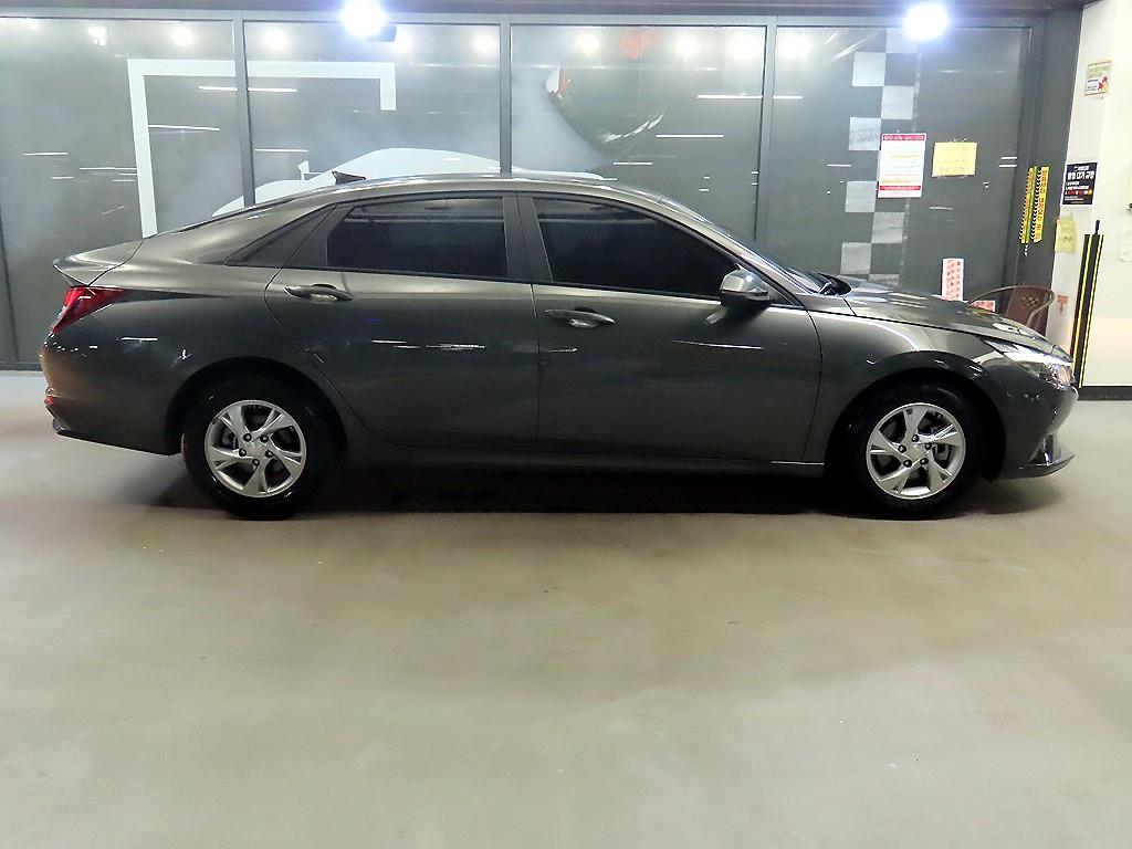 HYUNDAI Avante - Vista 3