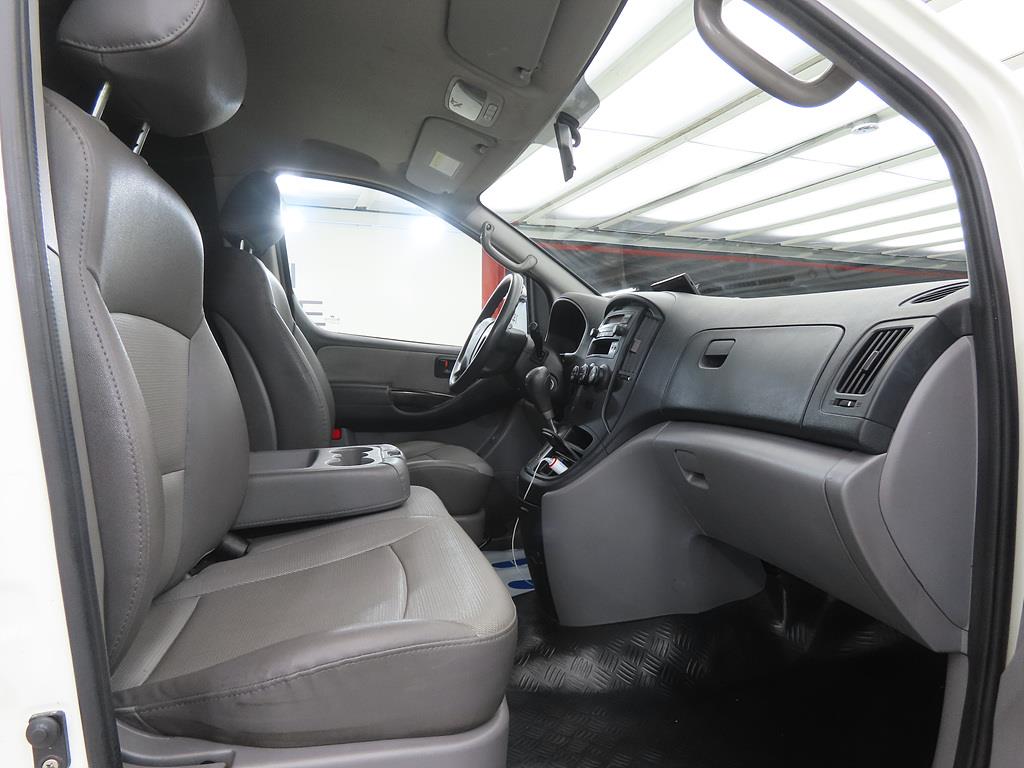 HYUNDAI Starex - Vista 6