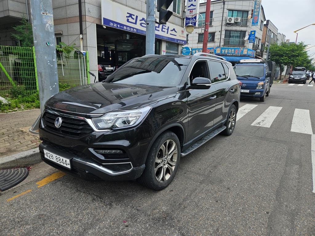 Ssangyong Rexton 2018 Negro - Importación desde Corea - HF Imports Iquique - Foto 1