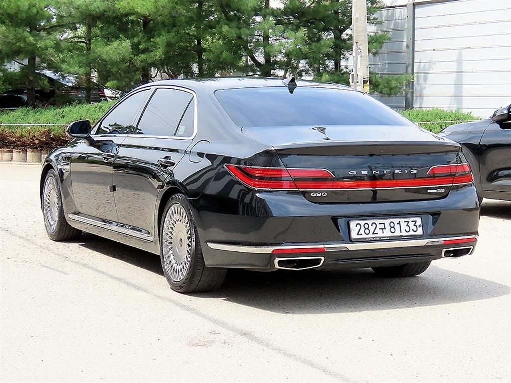 Genesis G90 - Vista 3