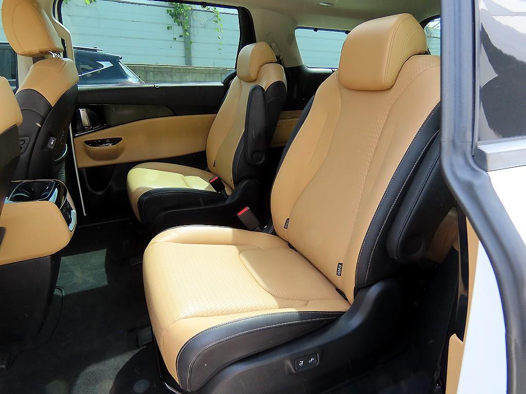 KIA Carnival - Vista 6