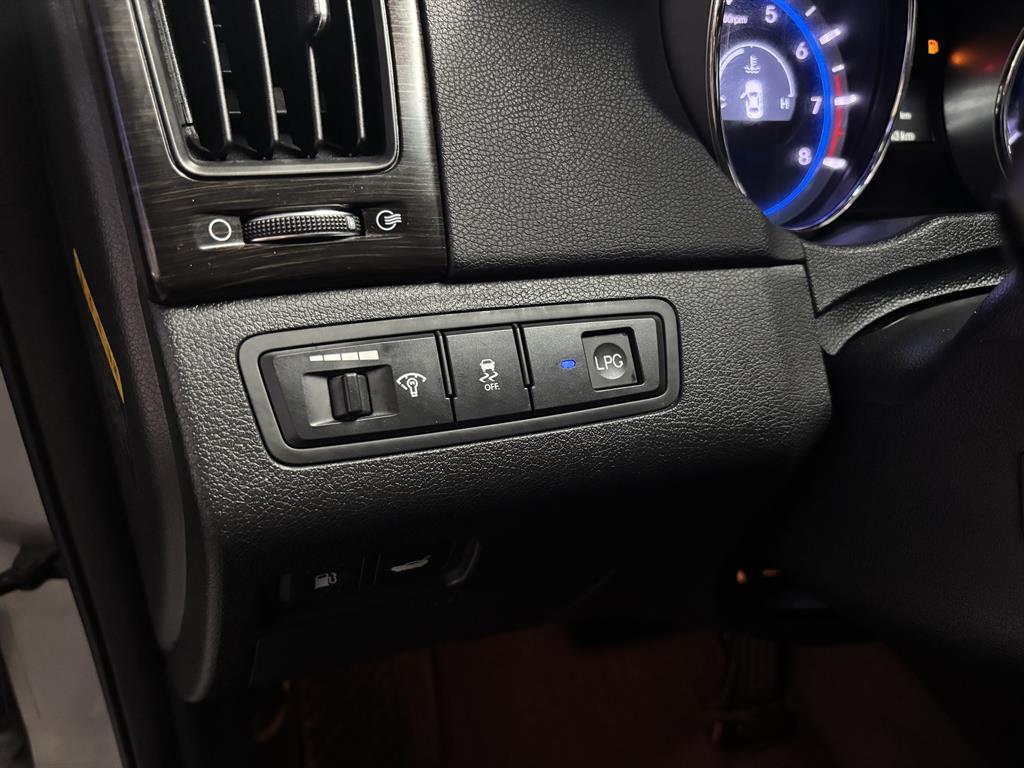HYUNDAI Sonata - Vista 12