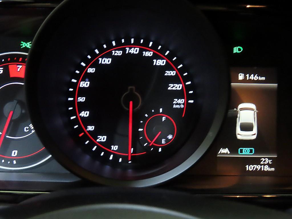 HYUNDAI Avante - Vista 9