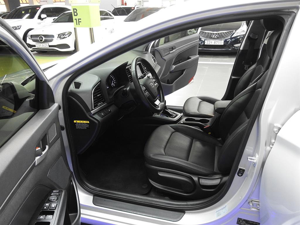 HYUNDAI Avante - Vista 12