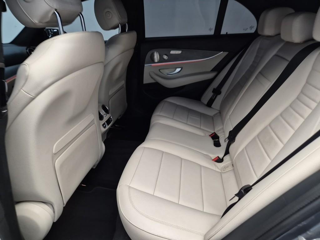 Mercedes Benz E class - Vista 12
