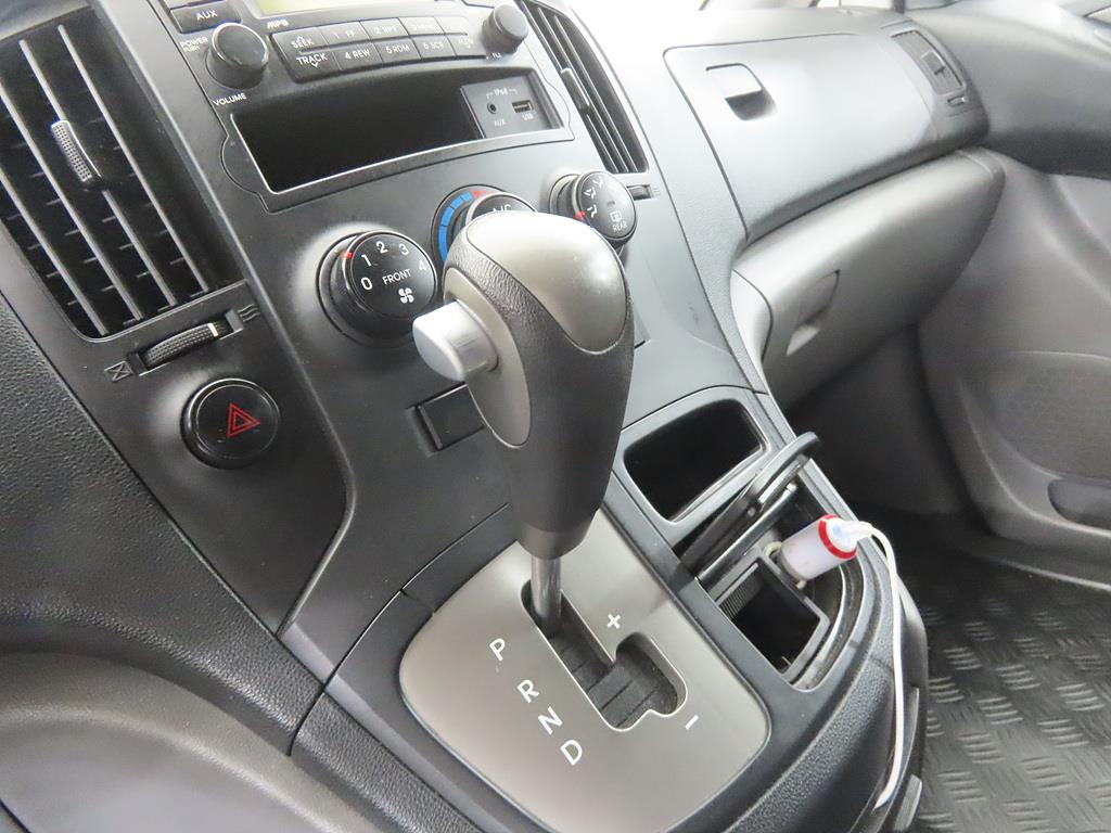 HYUNDAI Starex - Vista 10