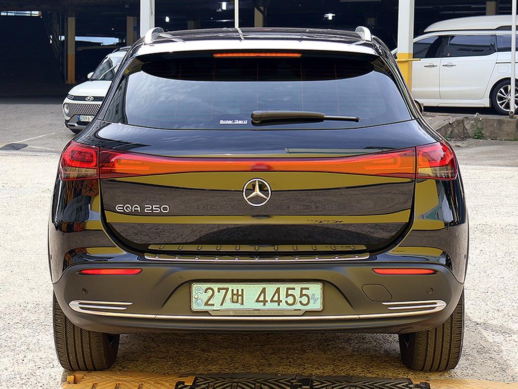 Mercedes Benz EQA - Vista 5