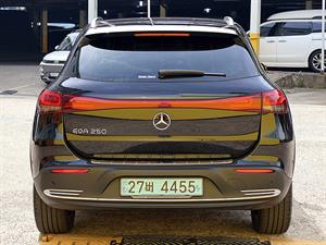 Mercedes Benz EQA - Vista 6